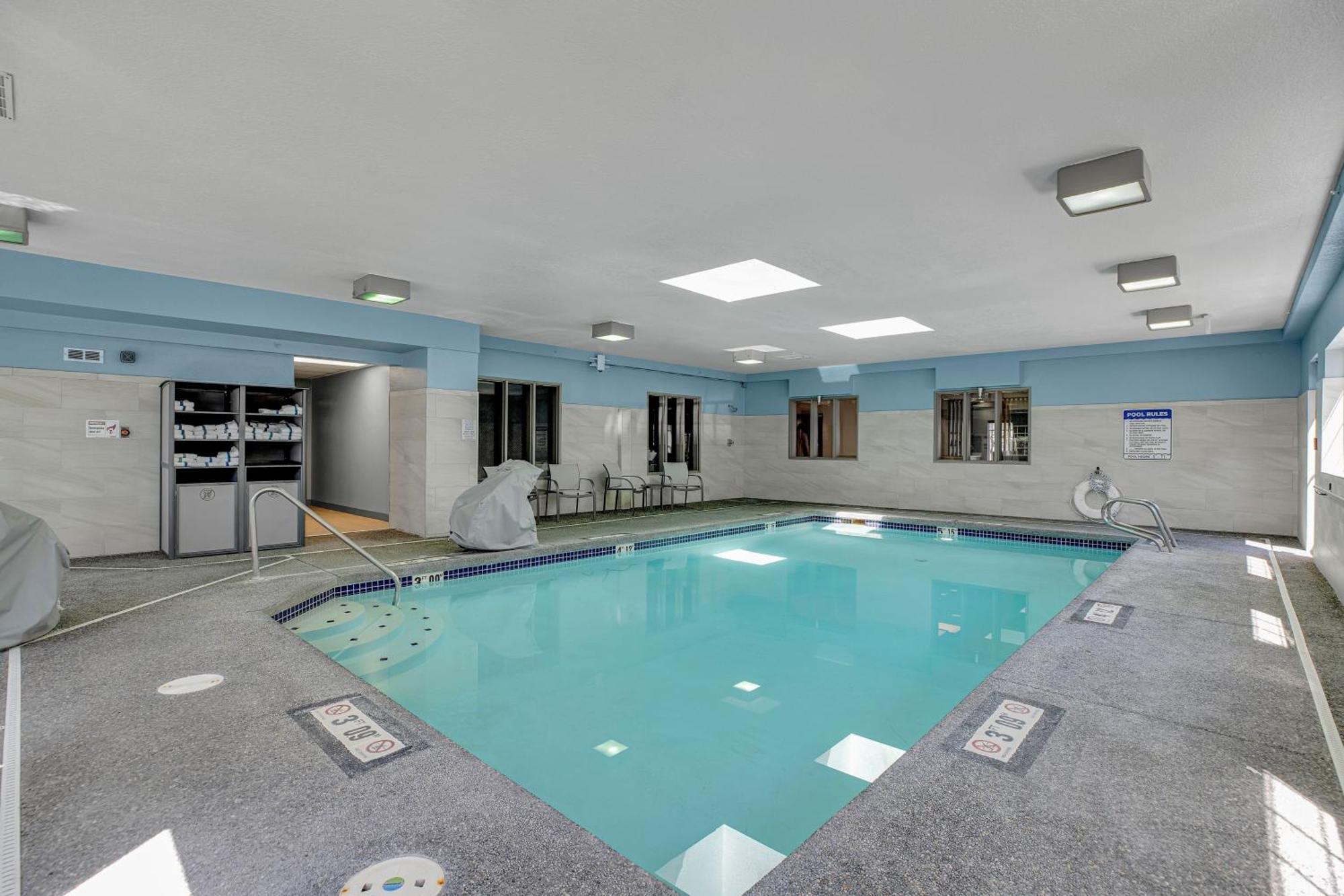 Holiday Inn Express Hotel & Suites Portland - Jantzen Beach By Ihg Екстер'єр фото