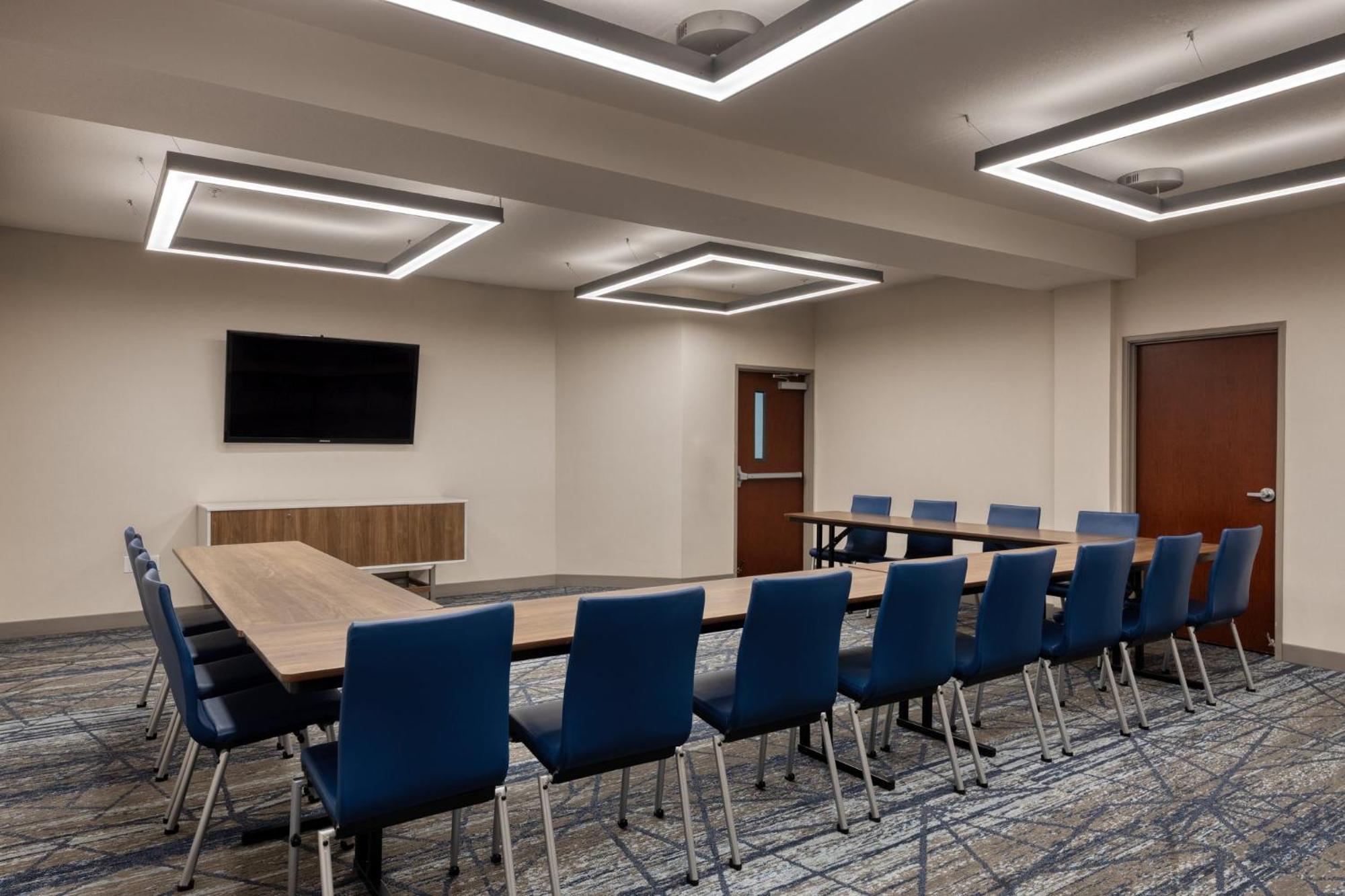Holiday Inn Express Hotel & Suites Portland - Jantzen Beach By Ihg Екстер'єр фото
