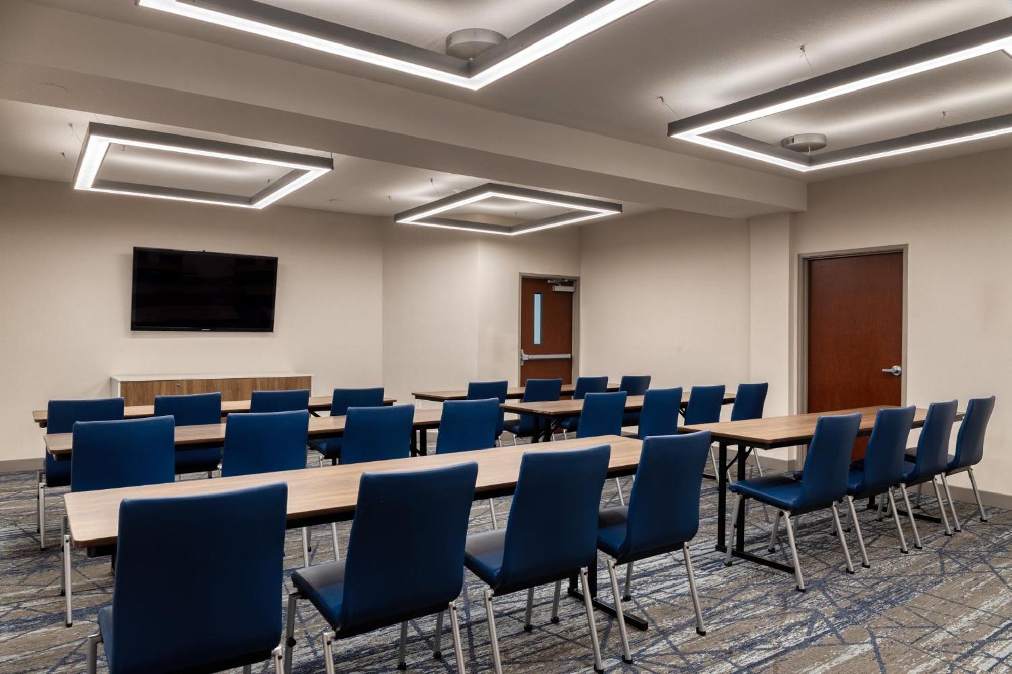 Holiday Inn Express Hotel & Suites Portland - Jantzen Beach By Ihg Екстер'єр фото