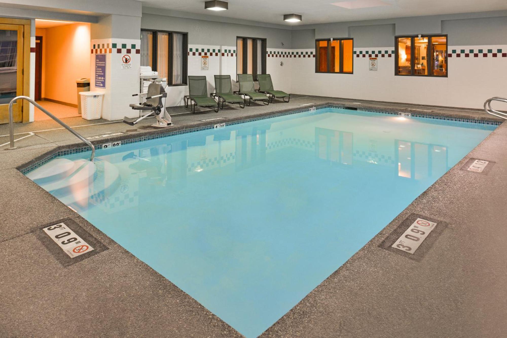 Holiday Inn Express Hotel & Suites Portland - Jantzen Beach By Ihg Екстер'єр фото