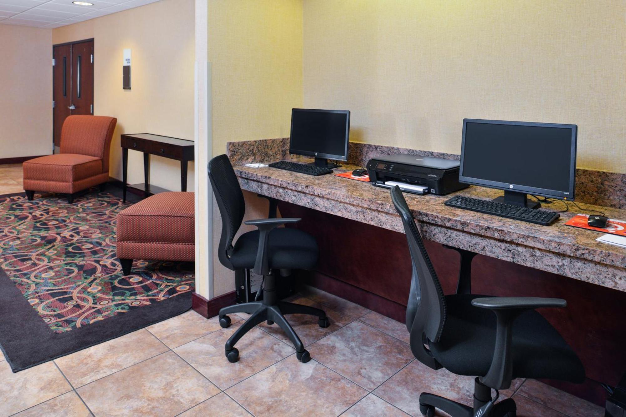 Holiday Inn Express Hotel & Suites Portland - Jantzen Beach By Ihg Екстер'єр фото